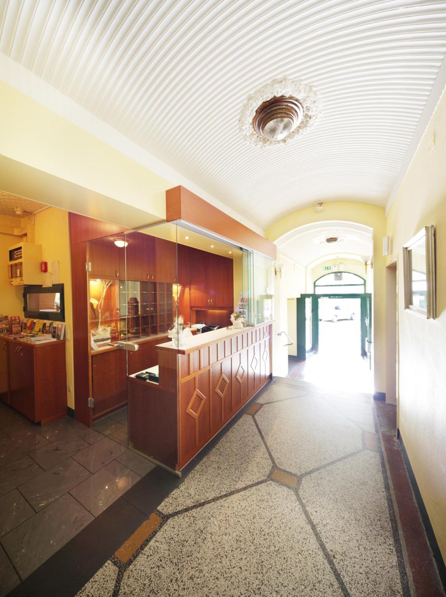 Hotel Bergwirt Schoenbrunn Viena Exterior foto