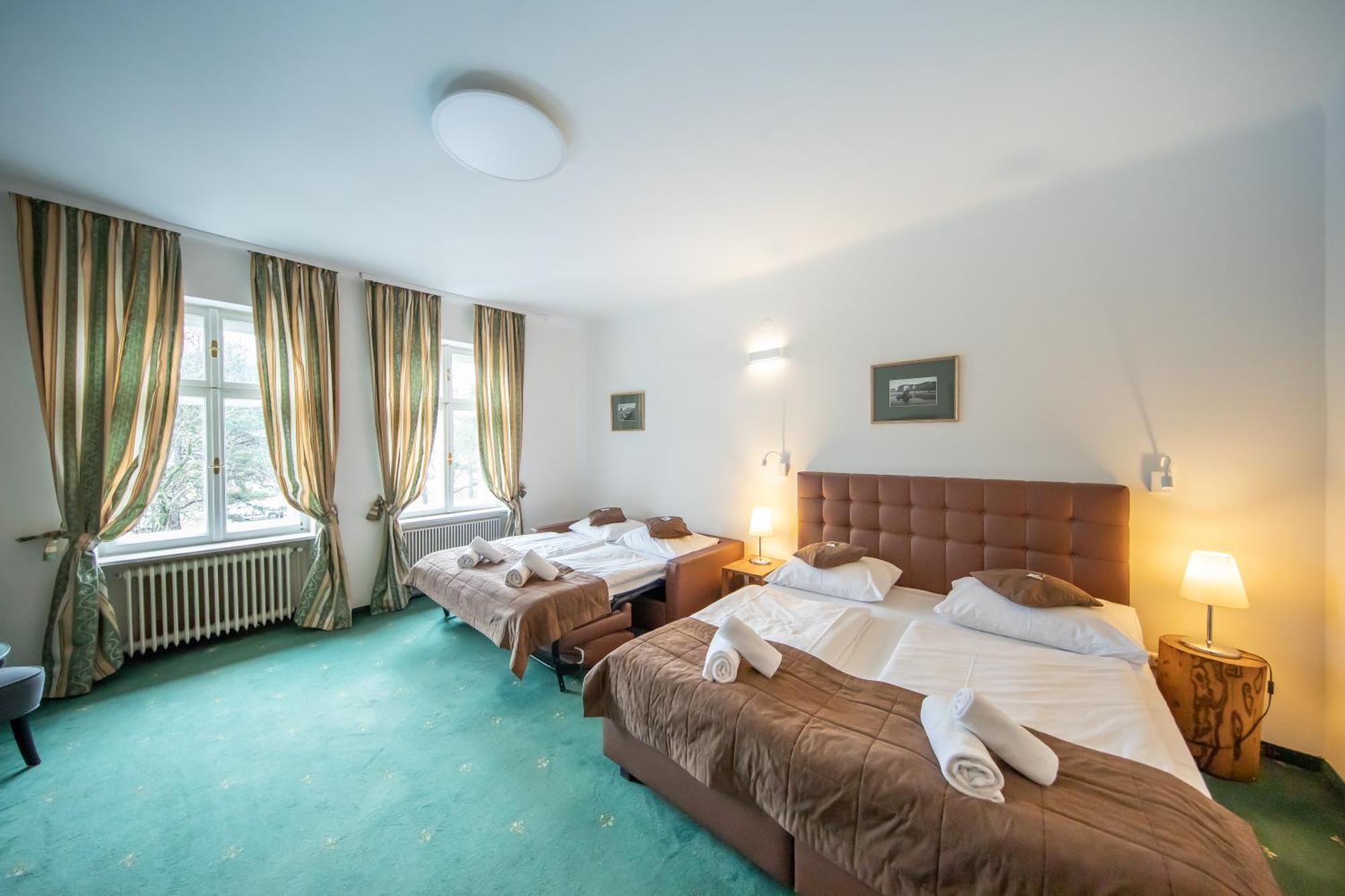 Hotel Bergwirt Schoenbrunn Viena Exterior foto